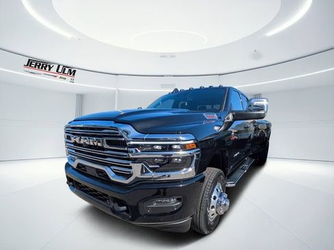 Used 2026 RAM 3500 Laramie AWD/4WD image 6