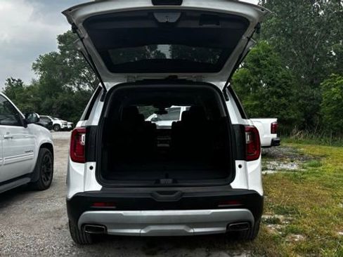 Used 2022 GMC Acadia SLE FWD image 16