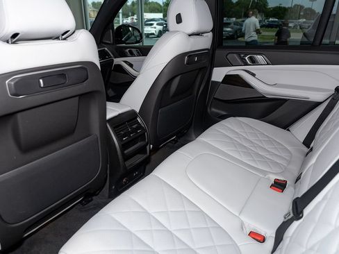 Used 2024 BMW X5 xDrive40i w/ M Sport Package AWD/4WD image 9