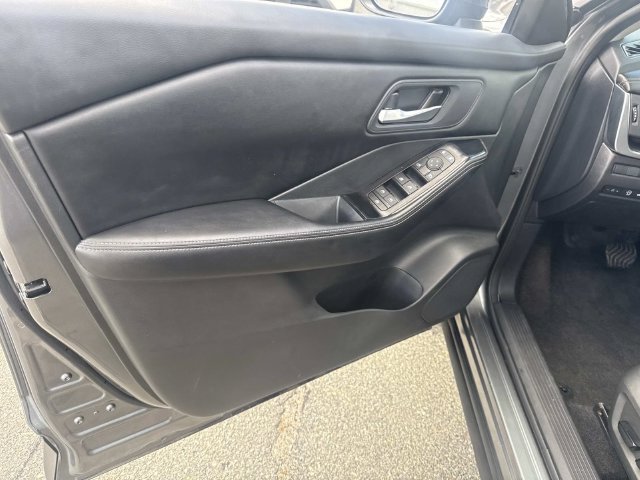 Used 2024 Nissan Rogue SV FWD image 18