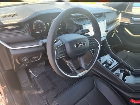 New 2026 Jeep Grand Cherokee L Limited AWD/4WD image 10