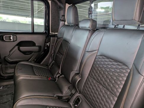 Used 2025 Jeep Gladiator Sport image 17