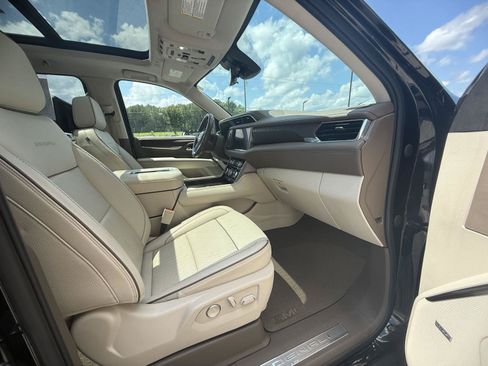 Used 2023 GMC Yukon XL Denali w/ Denali Reserve Package AWD/4WD image 25