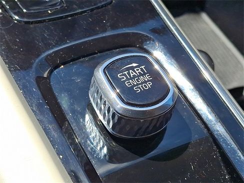 Used 2023 Volvo XC60 B6 Ultimate image 19