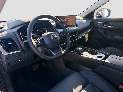 New 2026 Nissan Rogue Platinum image 2