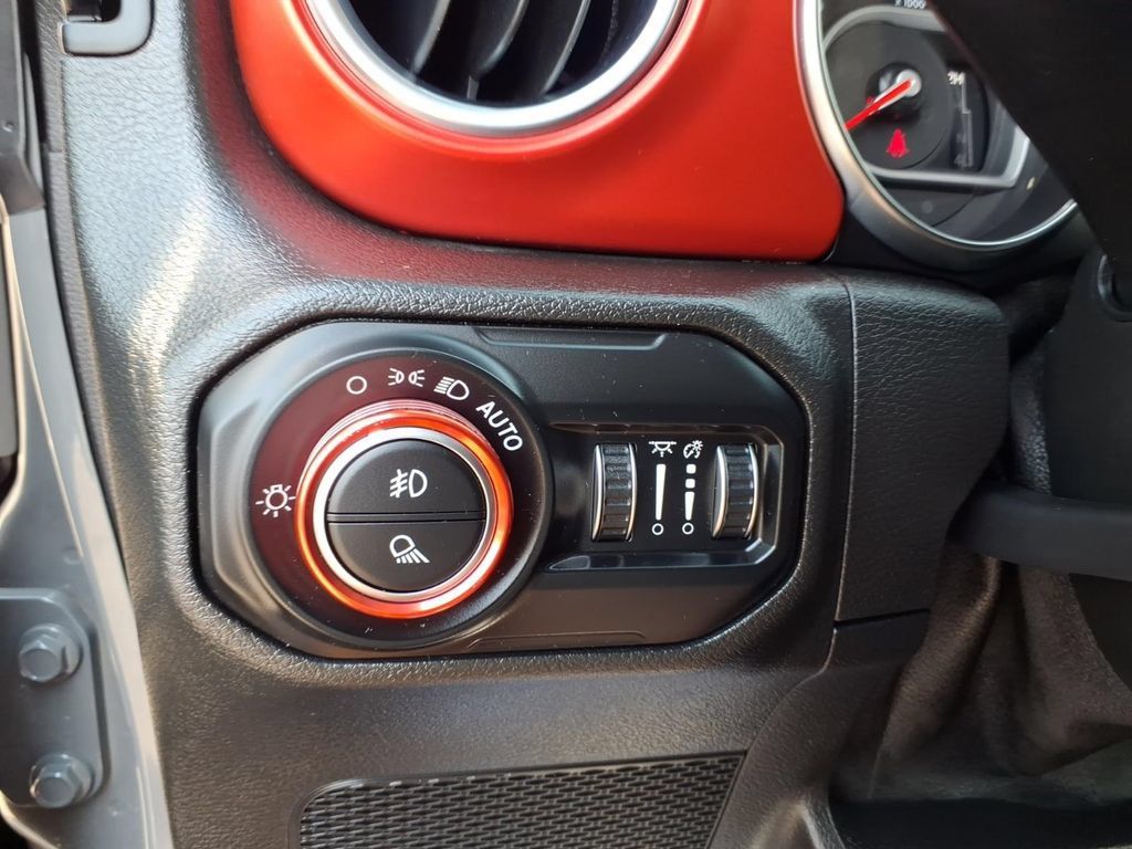 Used 2022 Jeep Gladiator Rubicon w/ Cold Weather Group AWD/4WD image 12