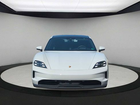 Used 2025 Porsche Taycan image 3