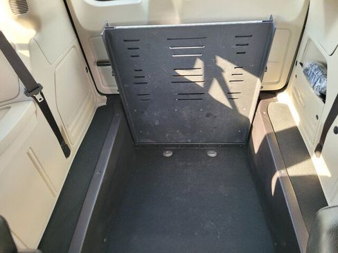 Used 2018 Dodge Grand Caravan SXT image 31