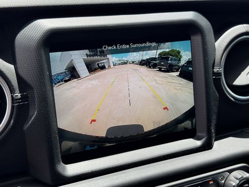 Used 2023 Jeep Wrangler Unlimited Sahara w/ Cold Weather Group AWD/4WD image 19