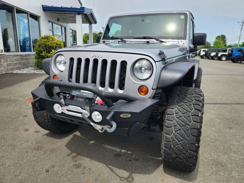 Used 2013 Jeep Wrangler Sahara w/ Connectivity Group AWD/4WD image 6
