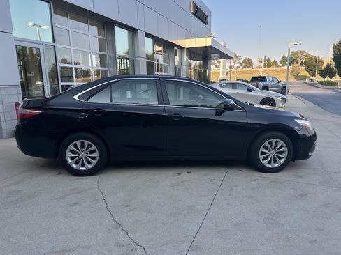 Used 2017 Toyota Camry LE FWD image 10