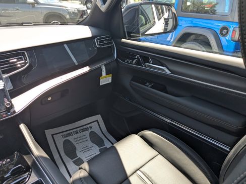 New 2026 Jeep Grand Wagoneer Summit image 15