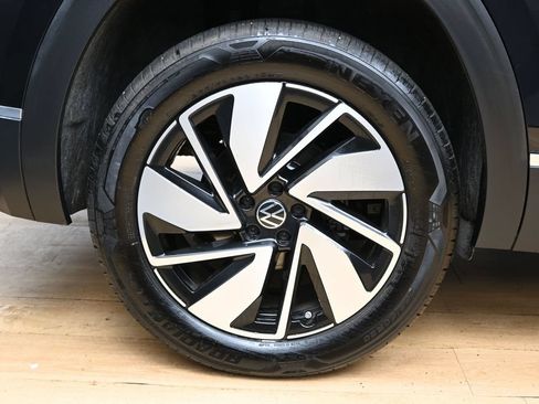 Used 2024 Volkswagen Atlas SEL AWD/4WD image 18