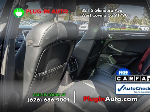Used 2018 Porsche Macan AWD/4WD image 10