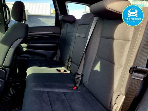 Used 2017 Jeep Grand Cherokee Laredo image 10