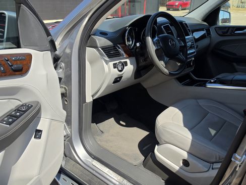 Used 2015 Mercedes-Benz GL 320 BlueTEC 4MATIC w/ Premium I Package image 26