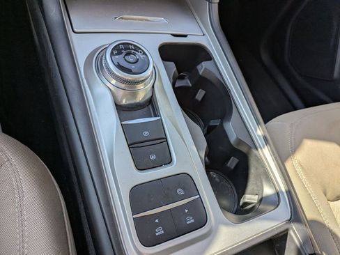 Used 2023 Ford Explorer XLT image 15