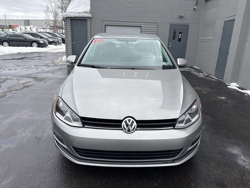 Used 2017 Volkswagen Golf S image 2