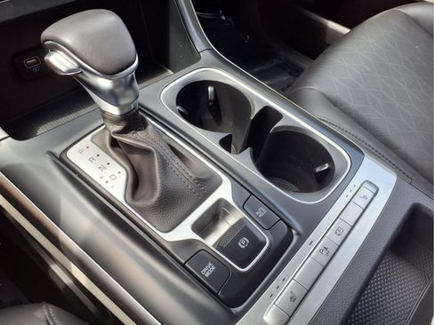 Used 2023 Kia Carnival LX FWD image 20