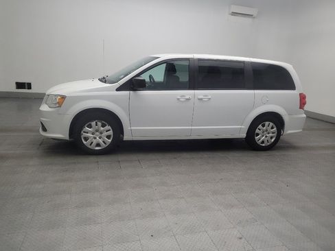 Used 2018 Dodge Grand Caravan SE w/ UConnect Hands-Free Group FWD image 2