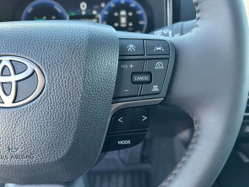 Used 2026 Toyota Camry XLE FWD image 11