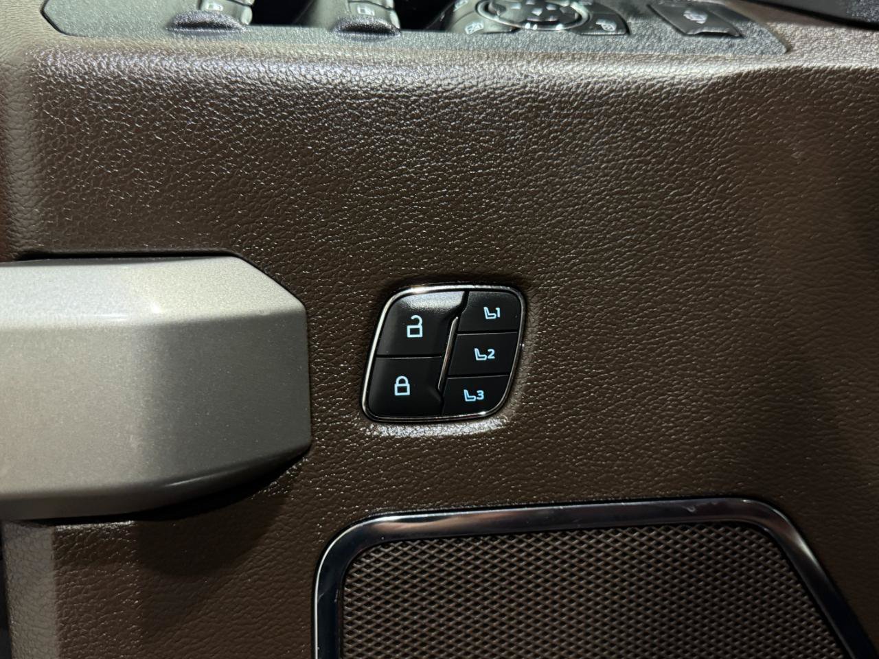Used 2022 Ford F350 King Ranch w/ Tremor Off-Road Package AWD/4WD image 33