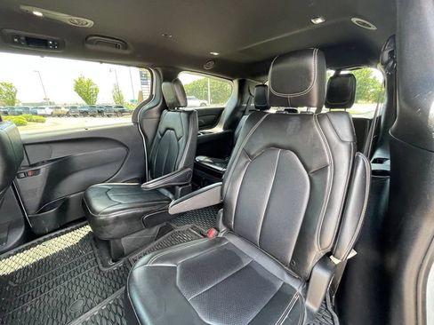 Used 2025 Chrysler Pacifica Select AWD/4WD image 25