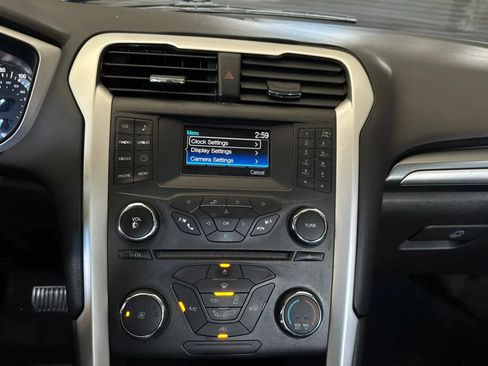 Used 2016 Ford Fusion SE FWD image 17