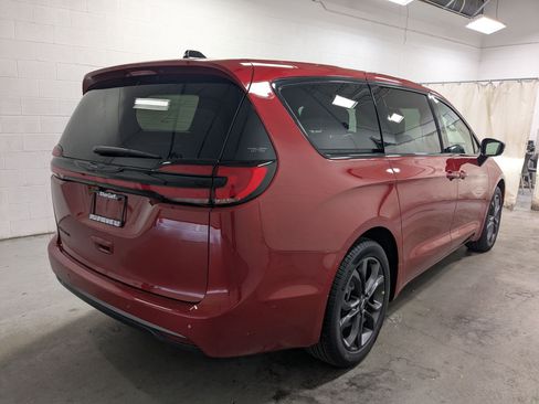 New 2026 Chrysler Pacifica Select FWD image 5