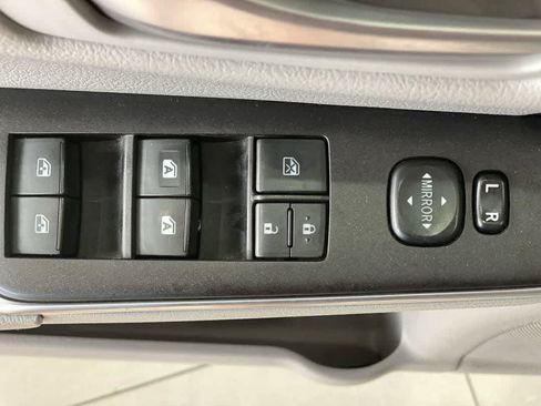 Used 2016 Toyota Camry LE FWD image 16
