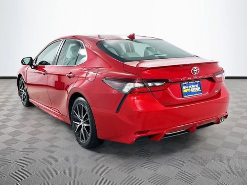 Used 2022 Toyota Camry SE image 12