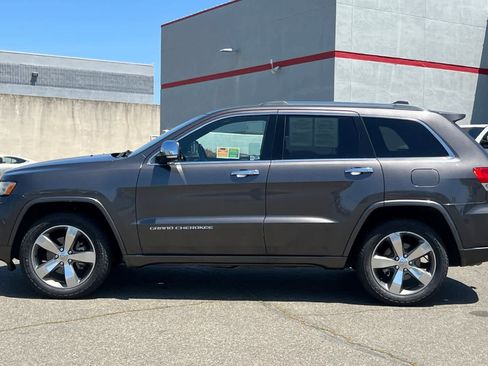 Used 2014 Jeep Grand Cherokee Overland w/ Advanced Technology Group AWD/4WD image 9