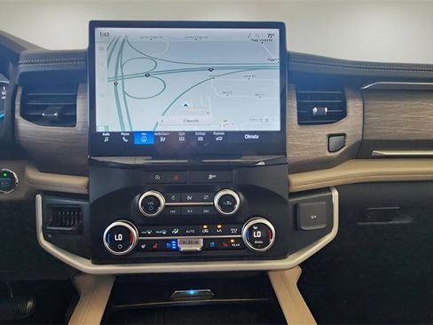 Used 2024 Ford Expedition Limited image 32