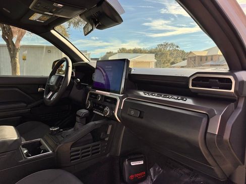 Used 2024 Toyota Tacoma TRD Sport image 31