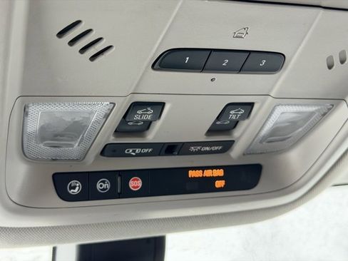 Used 2019 Buick Enclave Essence image 18