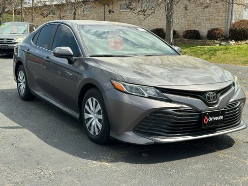 Used 2018 Toyota Camry L image 1