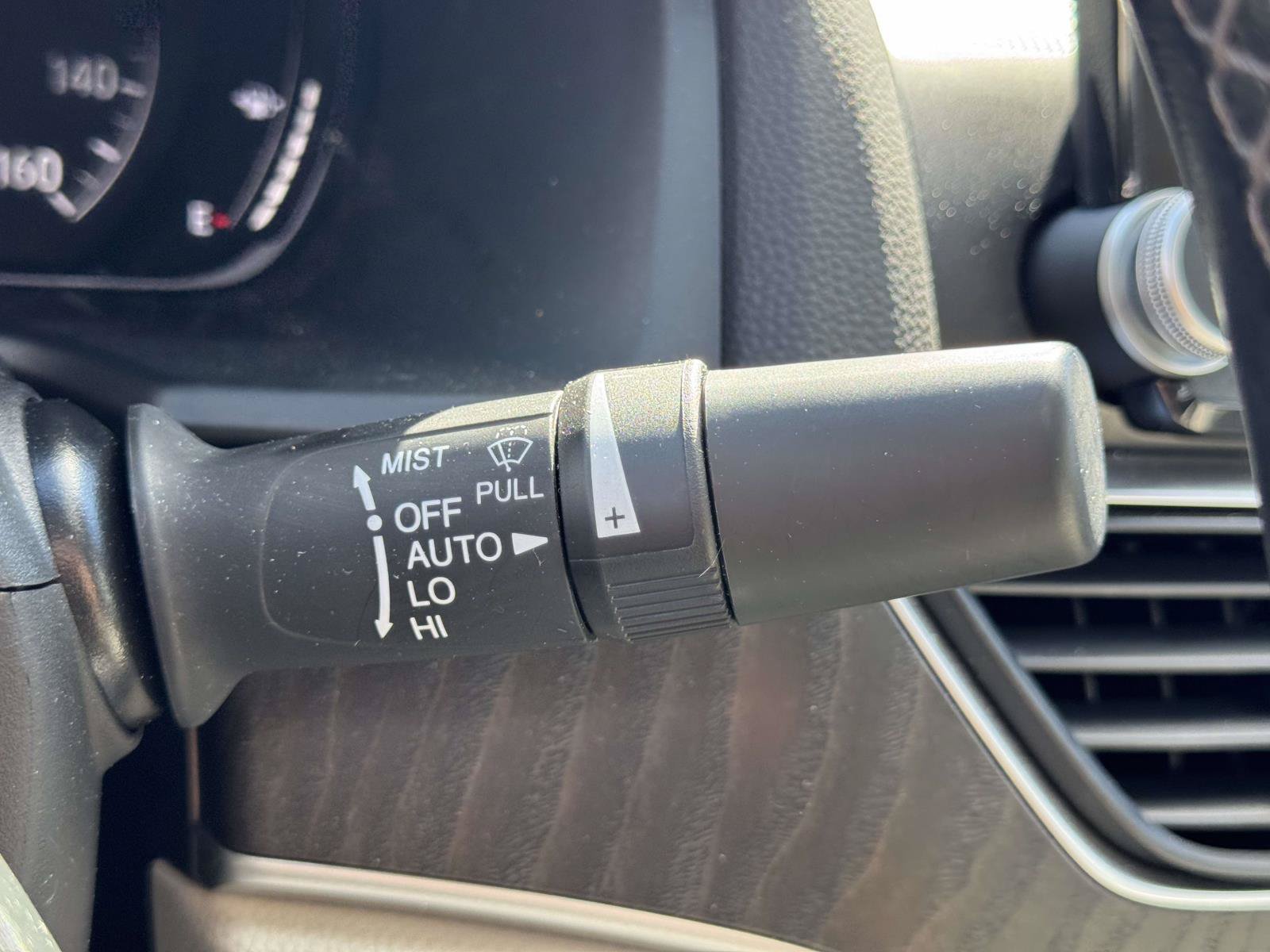 Used 2018 Honda Accord Touring image 21