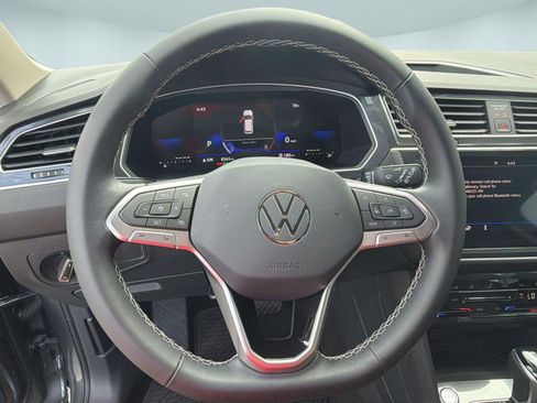 Used 2023 Volkswagen Tiguan SE FWD image 15
