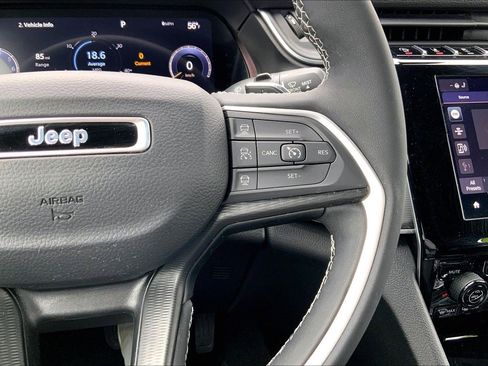 Used 2024 Jeep Grand Cherokee Altitude image 22