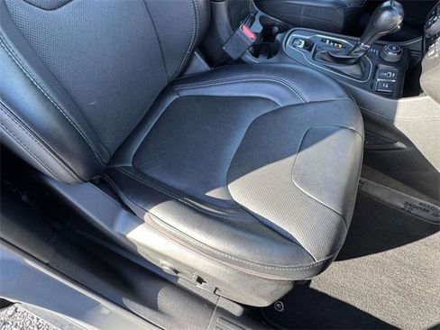 Used 2022 Jeep Cherokee Latitude Lux w/ Sun & Sound Group image 17