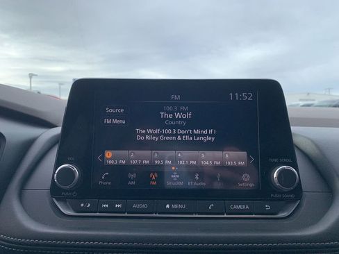 Used 2023 Nissan Rogue SV image 10