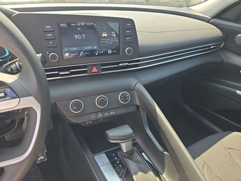 New 2026 Hyundai Elantra SE FWD image 28