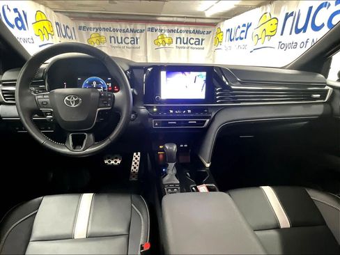 Used 2025 Toyota Camry SE image 21