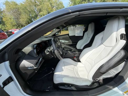 Used 2024 Chevrolet Corvette Stingray Convertible w/ Z51 Performance Package RWD image 13