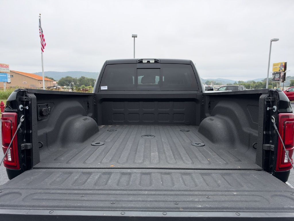 Used 2025 RAM 2500 Laramie AWD/4WD image 4