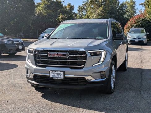 Used 2024 GMC Acadia Elevation image 3