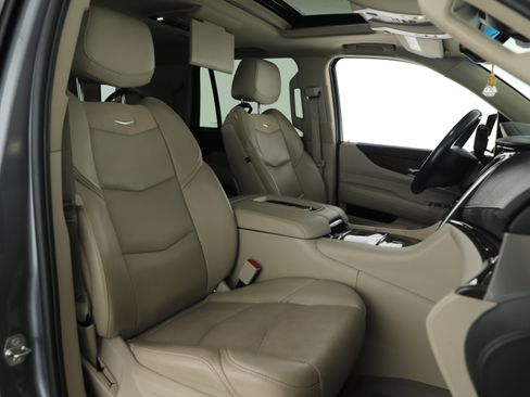 Used 2019 Cadillac Escalade Luxury image 19