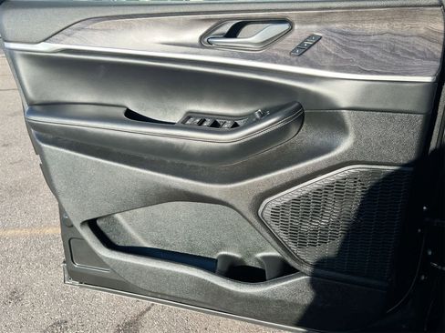 Used 2024 Jeep Grand Cherokee Limited image 30