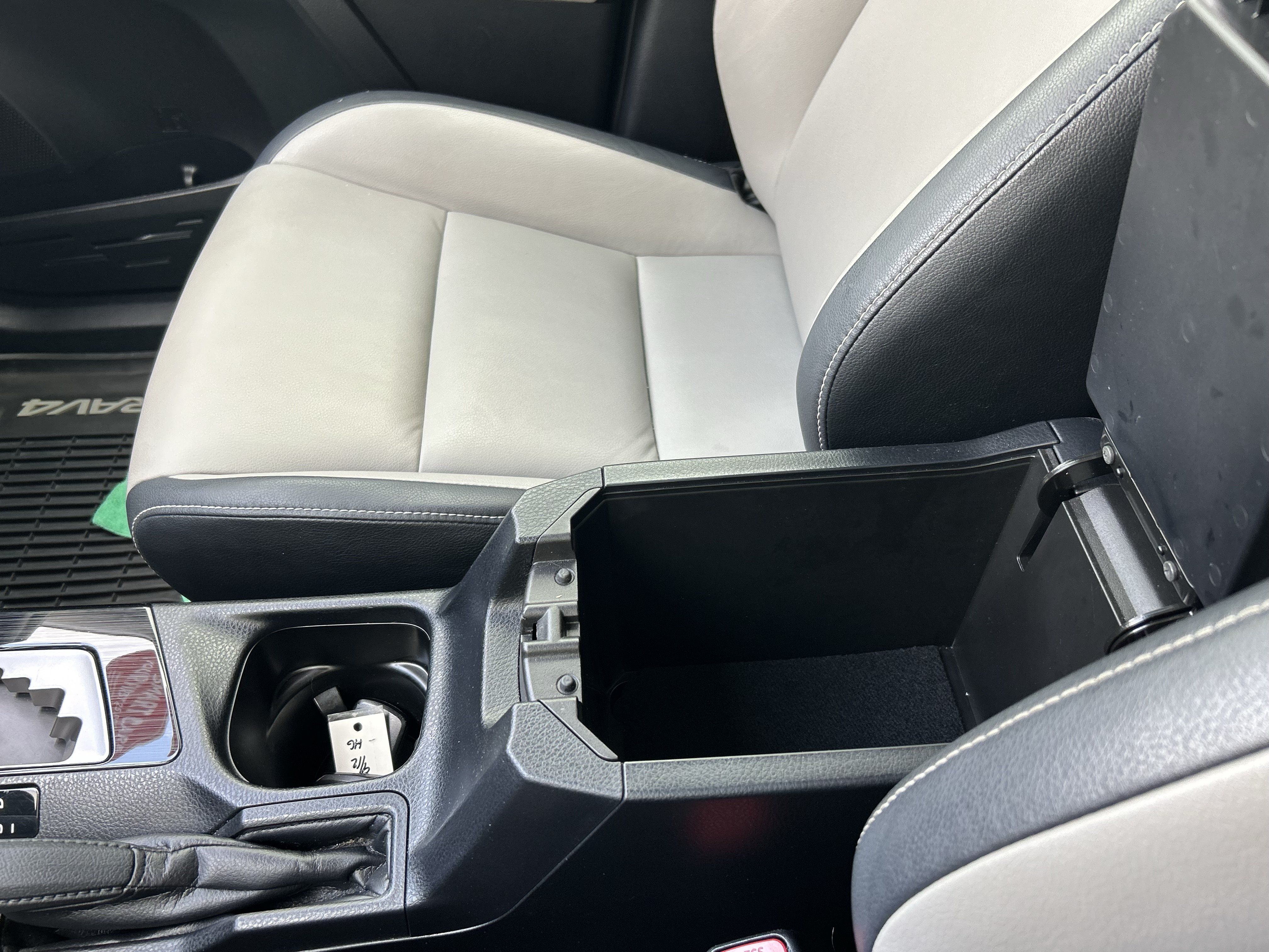 Used 2018 Toyota RAV4 Limited w/ Advanced Technology Package AWD/4WD image 19