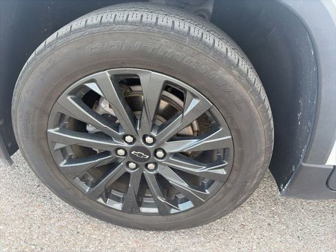 Used 2023 Chevrolet Traverse RS FWD image 11